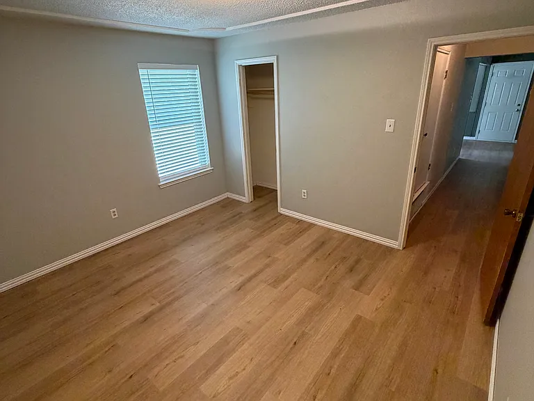 517 Post Oak Ln — Photo 13
