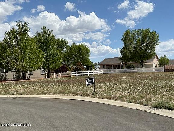 2nd image of 934 Aubrey Ln