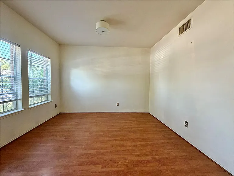 2305 Ames St — Photo 14