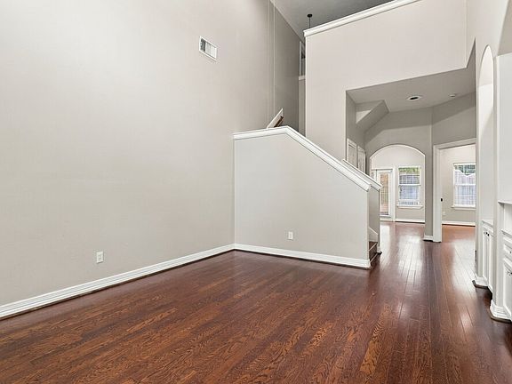 4th image of 409 Robinwood Dr
