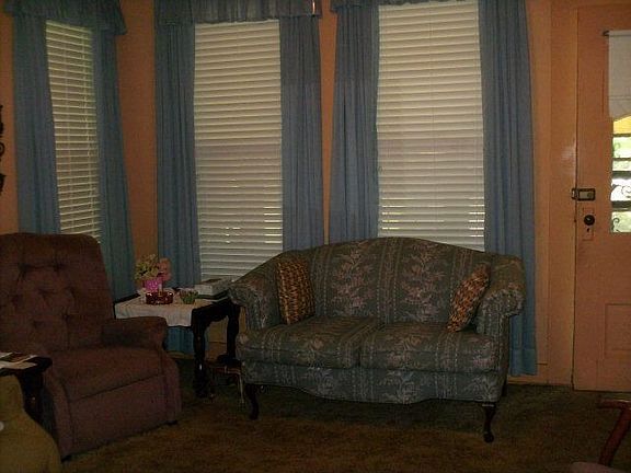 4th image of 841 Blackmur Dr