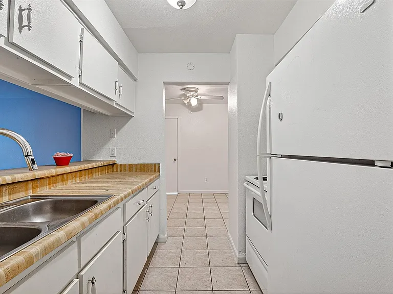 7200 Clarewood Dr #1904 — Photo 11