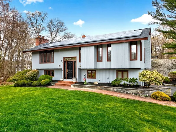 814 Sharps Lot Rd, Swansea, MA 02777
