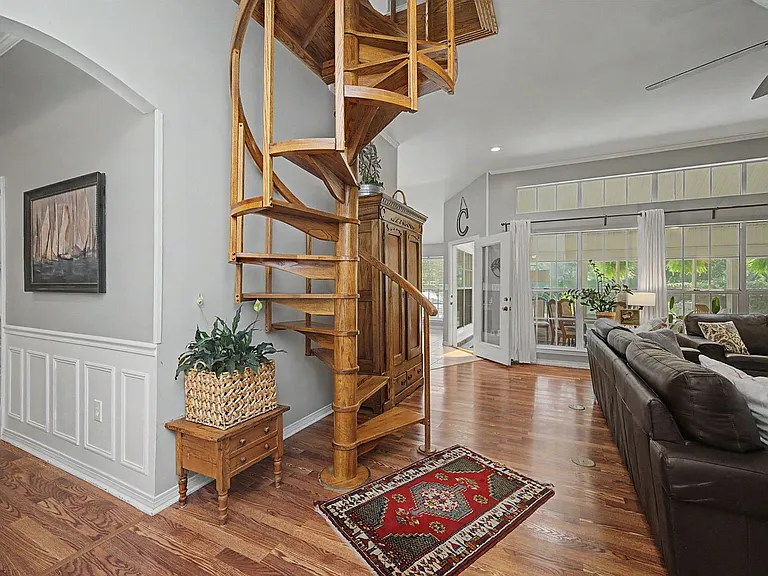 1626 Oakmont Cir — Photo 13