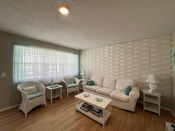 2nd image of 258 Markham L #258