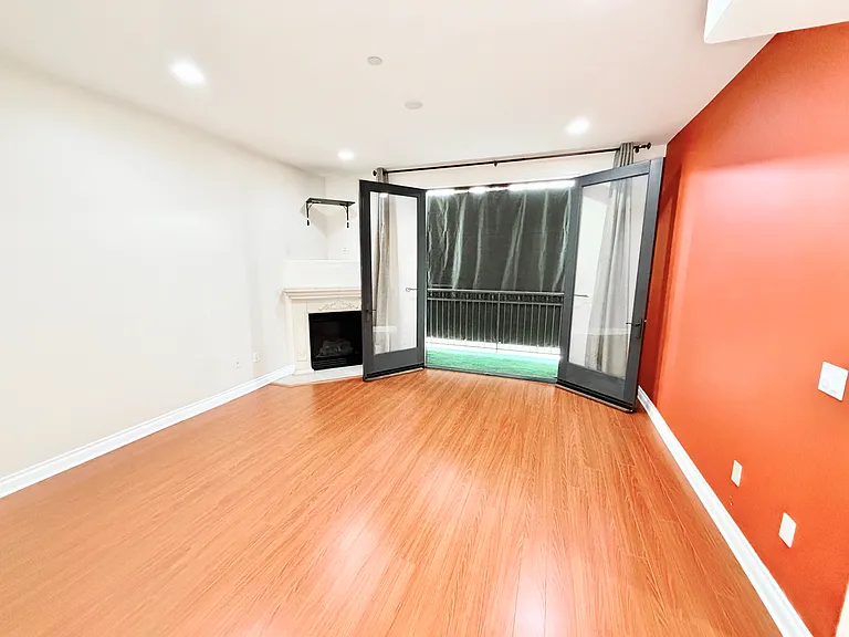 333 N Hill Ave #207 — Photo 12