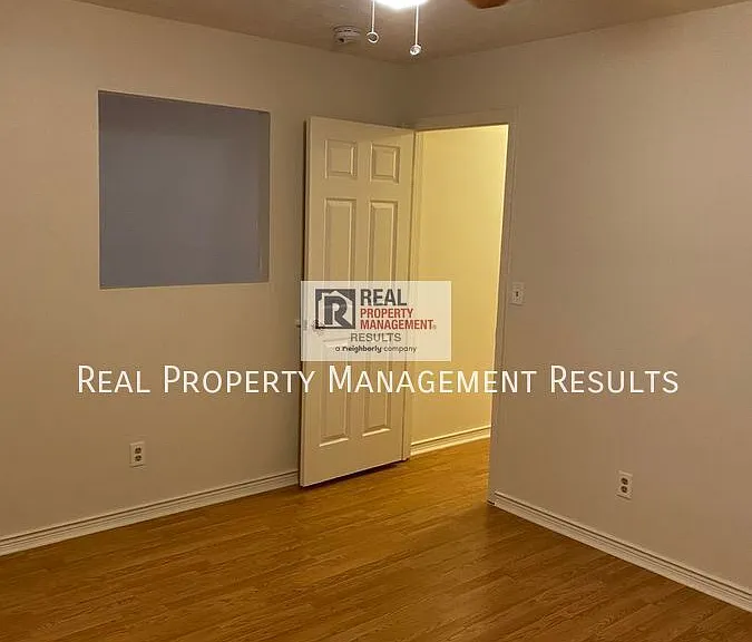 912 Pfeiffer Ave — Photo 12