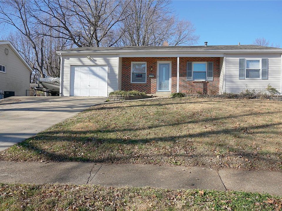 1st image of 1285 Flora Ln