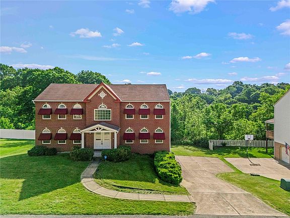 4th image of 819 Emerald Dr