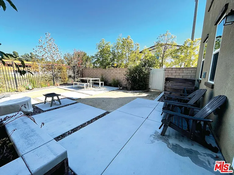 42720 Azure St — Photo 19