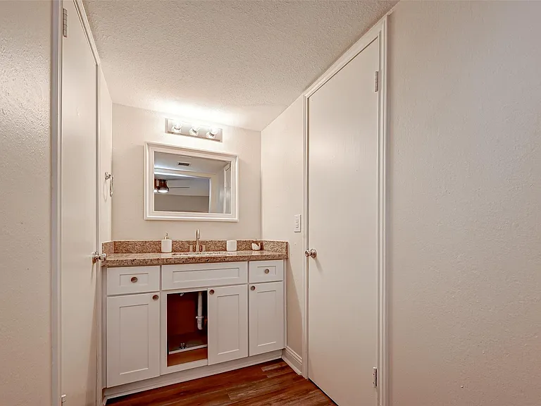 3903 Hermitage Hollow Ln — Photo 37