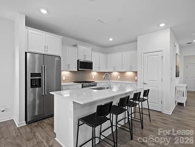 4 bed, 3.0 bath, 2164 sqft, $2,300 — Photo 3