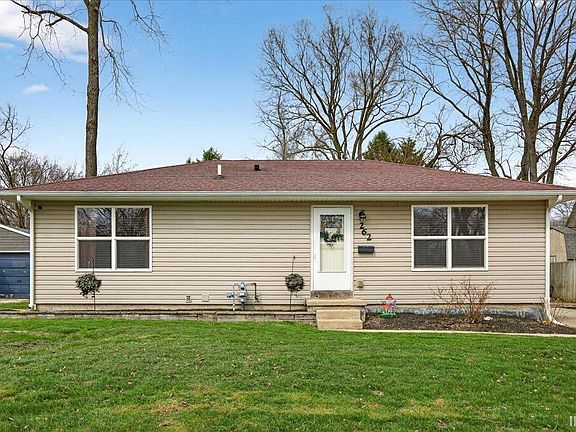 2nd image of 262 E Sunset Ln