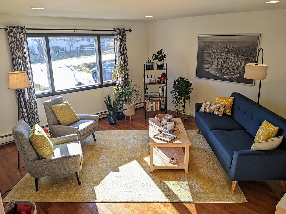 Living room gets amazing morning sun.
