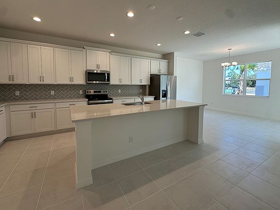 Modern Open-Concept Kitchen in Central Florida Home