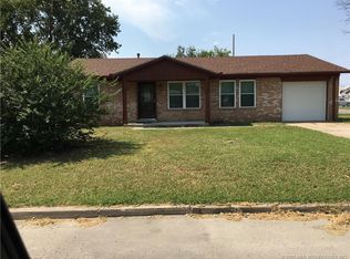 1102 S Broadway St, Skiatook, OK 74070