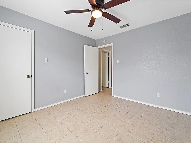 303 Carly Dr — Photo 22
