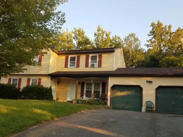 8B Birch Glen Dr, Waterford, NY 12188
