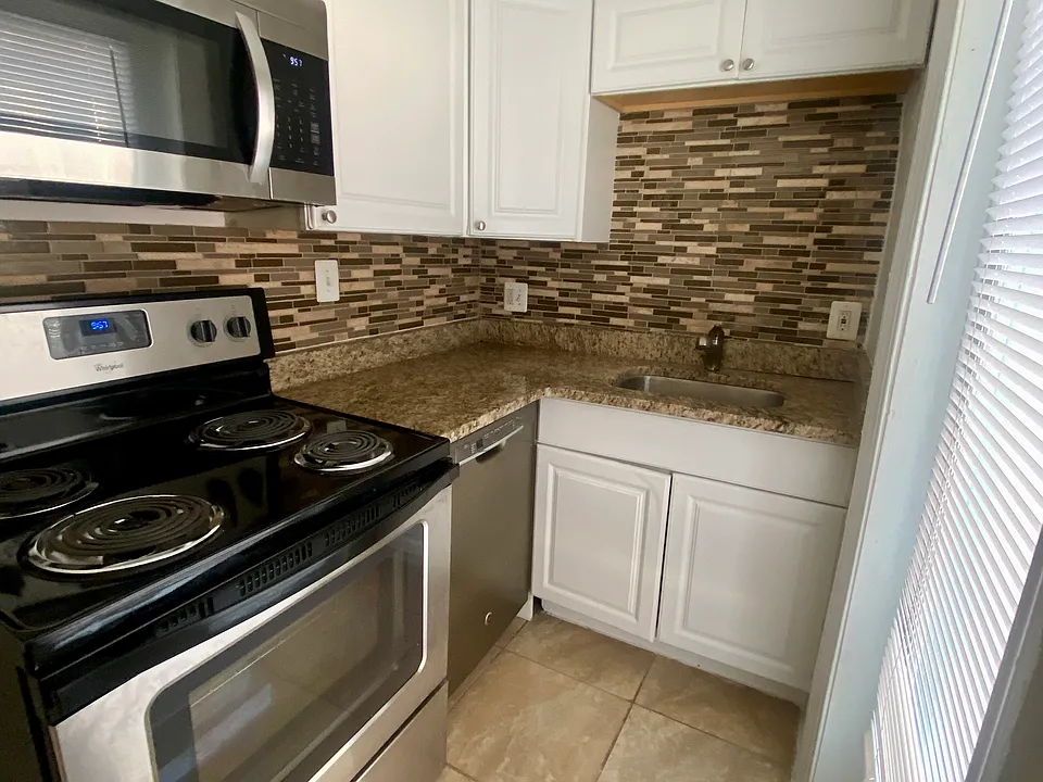 32 Hinckley St #1
