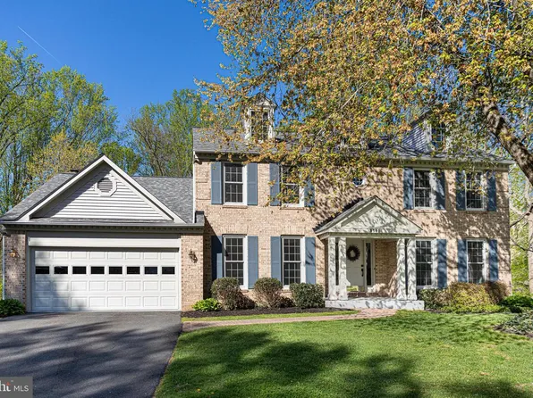 8101 Overlake Ct, Fairfax Station, VA 22039