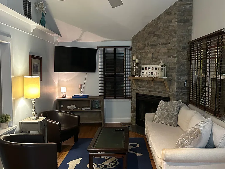 329 Locust Ave — Photo 5