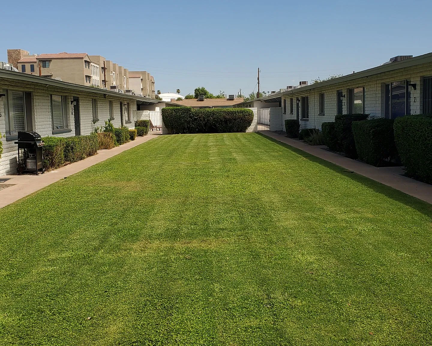 Rossmore Apartments — Photo 1