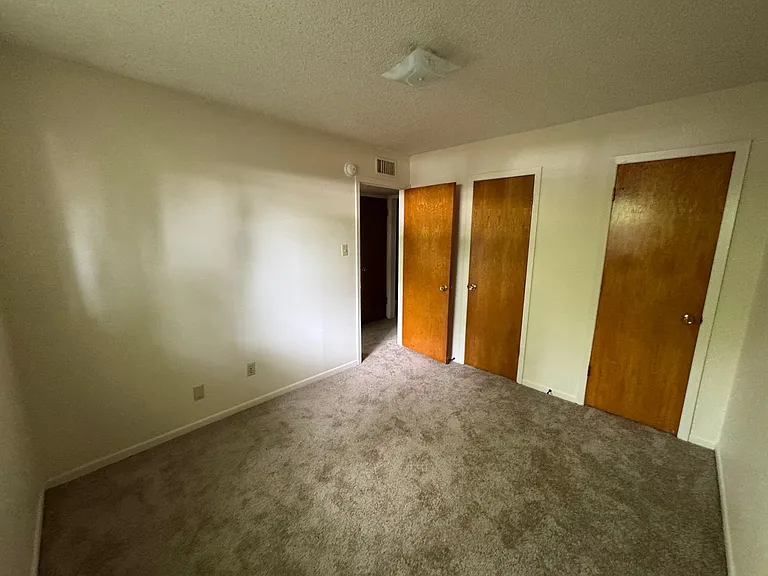 425 W Ave C — Photo 24
