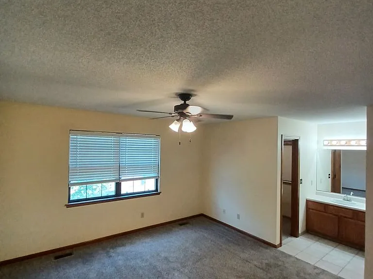 6308 SW 27th St — Photo 3