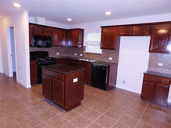 2nd image of 2304 Nestlewood Dr