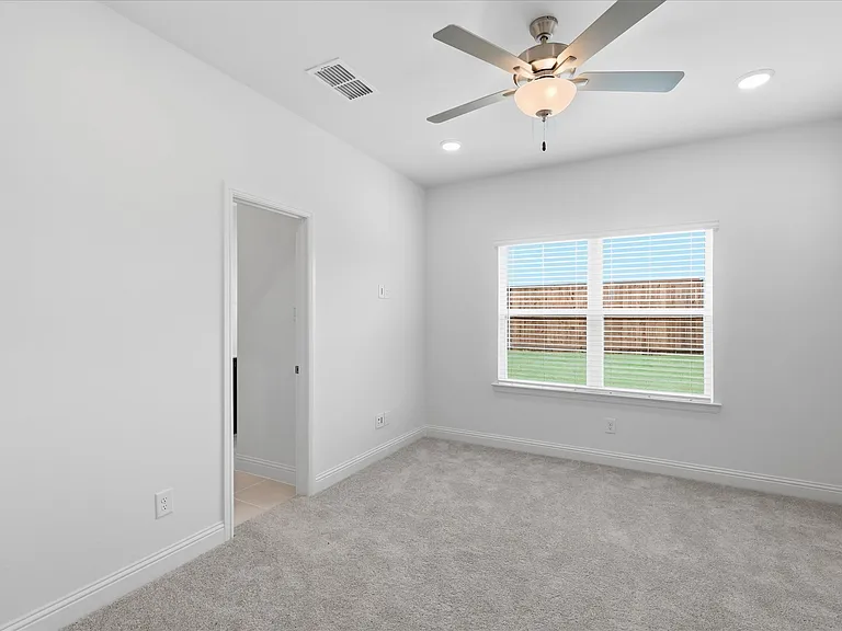 186 Balboa Ln — Photo 16