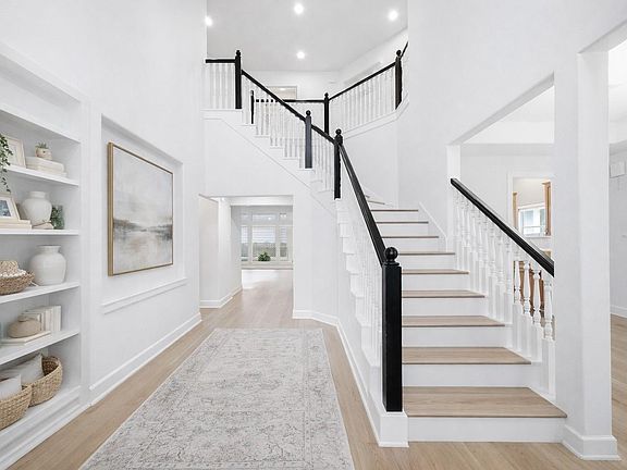 4th image of 18 E Bonny Branch St