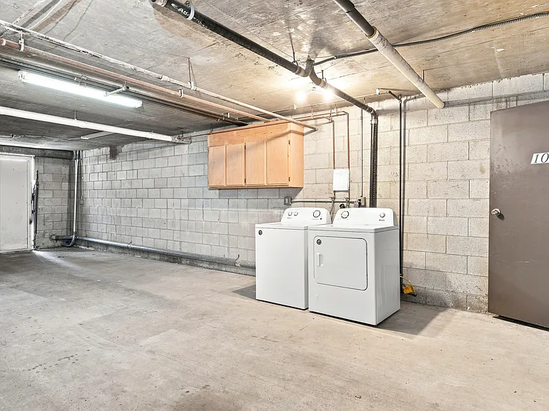 4247 Matilija Ave #102 — Photo 41