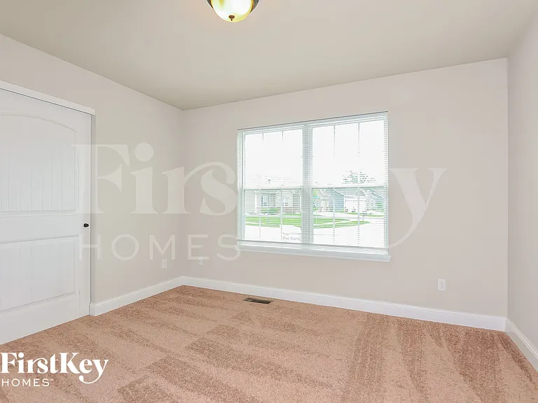 1811 Barclay Trail Dr — Photo 11