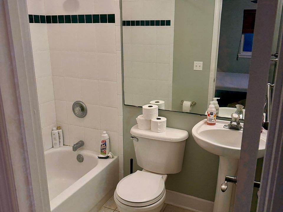 2nd image of 114 N 18th Ave E