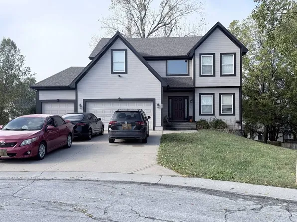 1021 SW 13th Ter, Lees Summit, MO 64081