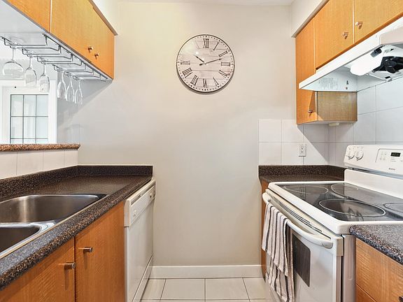 5th image of 822 Homer St #905