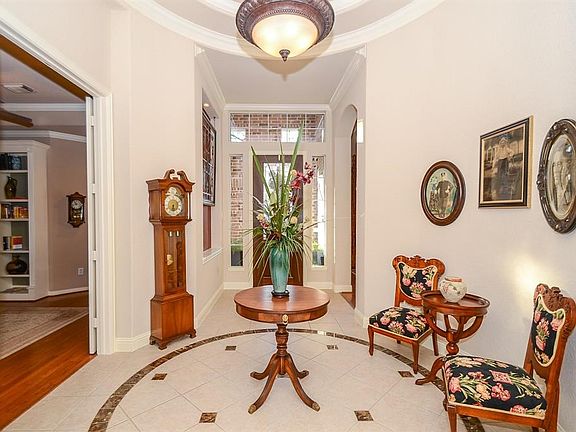 Welcome to your rotunda entry way with granite inlays! This open and airy space brings you right to the formal dining room as well as the study. The wonderful art niche has a light to display beautiful photos or pieces of art!