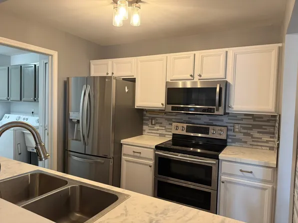 43431 Claremont Dr E, Clinton Township, MI 48038