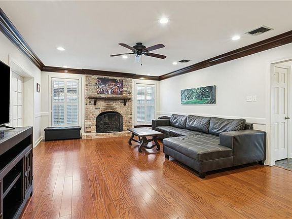 3rd image of 3713 Scofield St