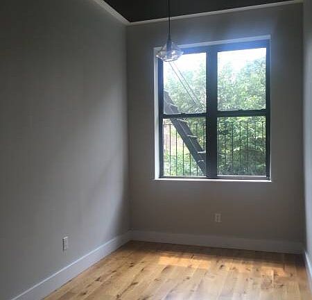 4th image of 180 Wilson Ave