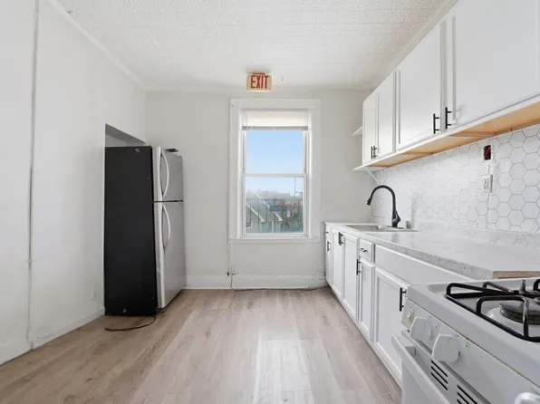 335 47th Street image 4 of 19