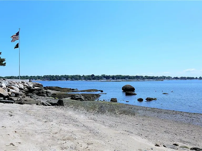 144 Davenport Dr — Photo 37