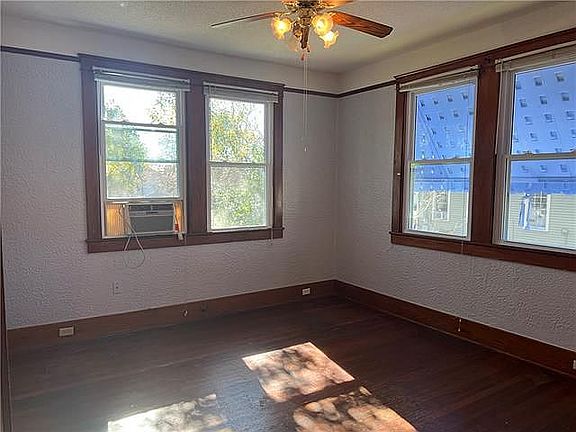 Upstairs front bedroom