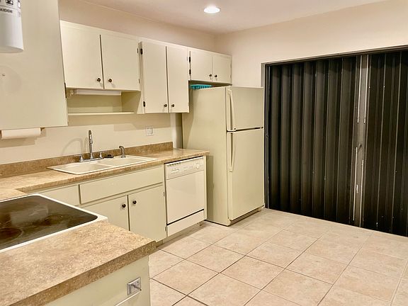 5th image of 8094 SE Villa Cir