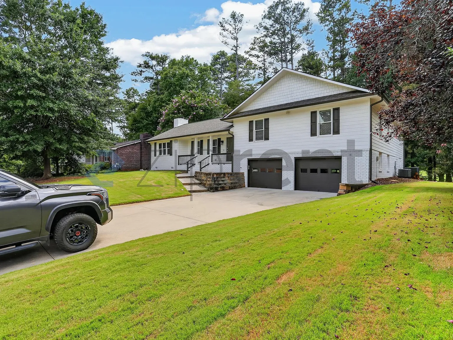 4 bed, 2.5 bath, 2950 sqft, $2,850 — Photo 2