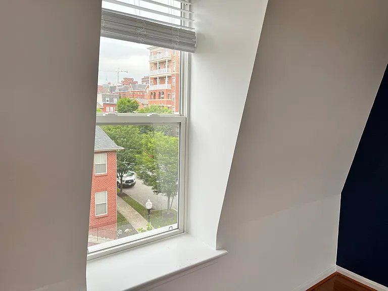 1607 E Fairmount Ave — Photo 20