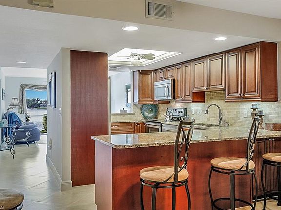 4th image of 4704 SW Santa Barbara Pl APT 102
