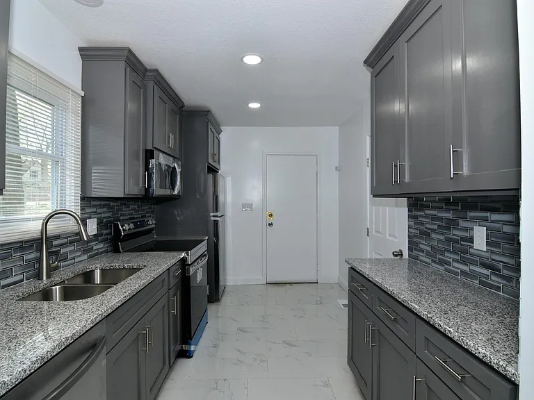 5712 Garfield Ave — Photo 5