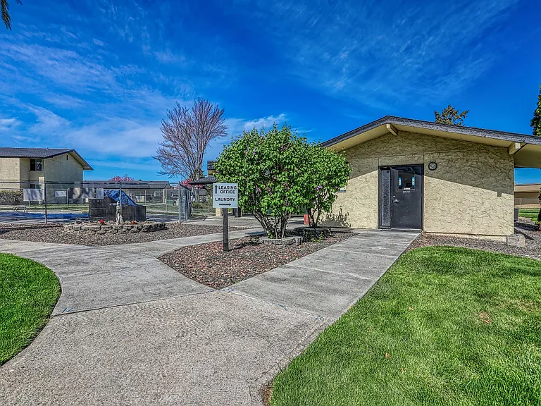Pepper Tree Village Apartments — Photo 15