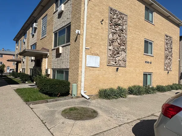 9242 Jill Ln, Schiller Park, IL